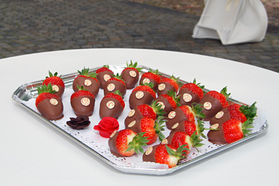 Schokolierte Erdbeeren für Sektempfang zu Hochzeit, Geburtstag oder Firmenevents in Münster
