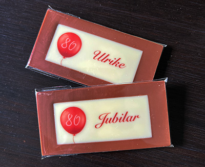 Namensschilder aus Schokolade, Tischkärtchen und Give-Away in einem