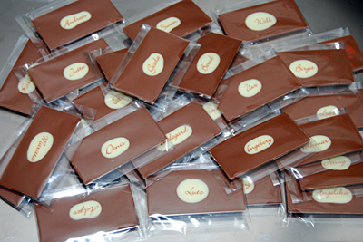 Tischkarten aus Schokolade mit individuellen Namen bedruckt